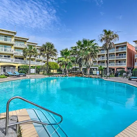 Bright Galveston Condo With Balcony And Gulf Views!